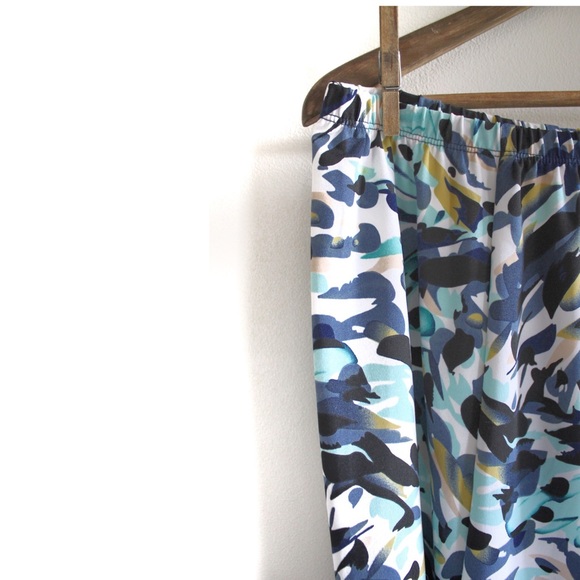 Plus Size Printed Pull On Skirt 1X - Picture 2 of 6